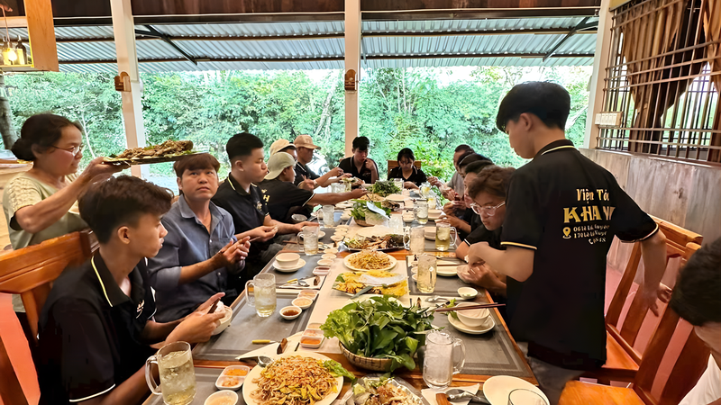 Ẩm thực tại CBT Chợ nổi Ngã Năm (4)